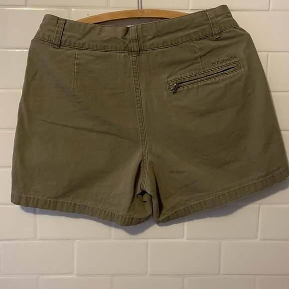 High waisted Columbia Hiking Shorts - Picture 3 of 3
